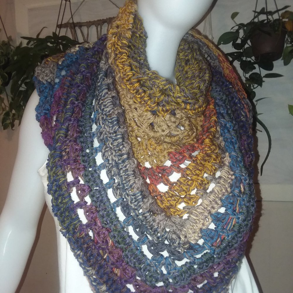 New handmade multi colored crochet triangler scarf/shawl with tassels - Picture 5 of 11